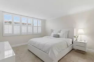 911 Gardenia Dr E, Delray Beach, FL 33483 - Photo 9