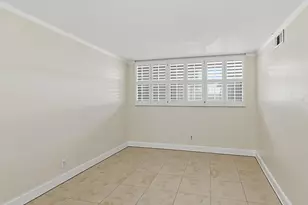 911 Gardenia Dr E, Delray Beach, FL 33483 - Photo 17