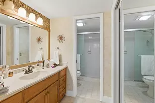 911 Gardenia Dr E, Delray Beach, FL 33483 - Photo 11