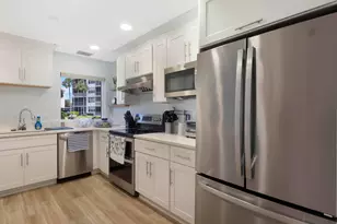 911 Gardenia Dr E, Delray Beach, FL 33483 - Photo 25