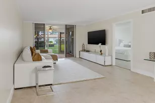 911 Gardenia Dr E, Delray Beach, FL 33483 - Photo 3