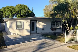 711 Fernwood Dr, West Palm Beach, FL 33405 - Photo 1