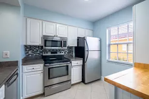 1020 Lake Shore Dr, Lake Park, FL 33403 - Photo 9
