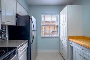 1020 Lake Shore Dr, Lake Park, FL 33403 - Photo 11