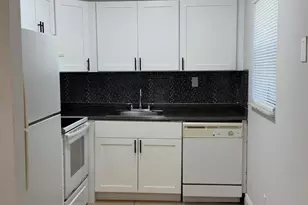 410 Meadows Cir, Boynton Beach, FL 33436 - Photo 11