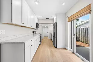 435 NE 35th St, Boca Raton, FL 33431 - Photo 17