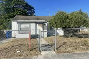 808 W 4th Street W, West Palm Beach, FL 33404 - Photo 1