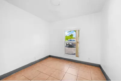 124 SW 10th Avenue, Boynton Beach, FL 33435 - Photo 5