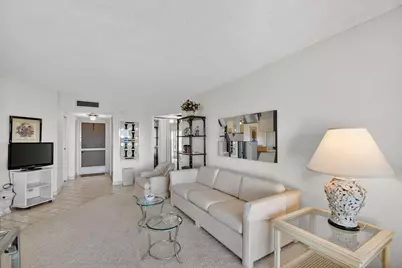 3590 Via Poinciana #616, Lake Worth, FL 33467 - Photo 9