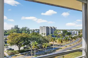 3590 Via Poinciana, Lake Worth, FL 33467 - Photo 15