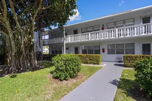 98 Cambridge E, West Palm Beach, FL 33417 - Photo 1