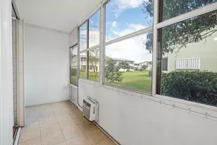 98 Cambridge E, West Palm Beach, FL 33417 - Photo 9