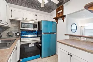 98 Cambridge E, West Palm Beach, FL 33417 - Photo 5