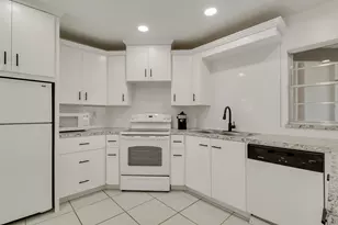 7 Greenway Village N, Royal Palm Beach, FL 33411 - Photo 7