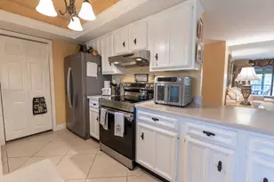 5390 Woodland Lakes Dr, Palm Beach Gardens, FL 33418 - Photo 7