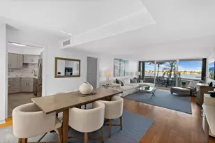 130 Lakeshore Dr, North Palm Beach, FL 33408 - Photo 1