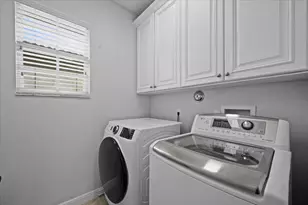 627 Castle Dr, Palm Beach Gardens, FL 33410 - Photo 27