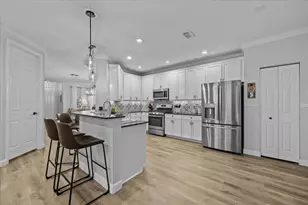 627 Castle Dr, Palm Beach Gardens, FL 33410 - Photo 13