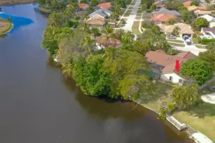 2036 Amesbury Cir, Wellington, FL 33414 - Photo 11