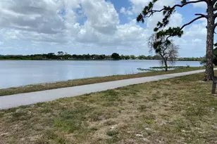 2920 Cynthia Ln, Lake Worth Beach, FL 33461 - Photo 17