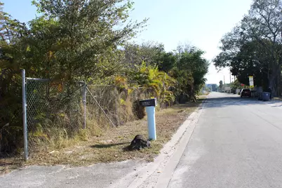 2619 Hiawatha Avenue, West Palm Beach, FL 33409 - Photo 13