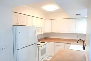 2112 S Cypress Bend Dr, Pompano Beach, FL 33069 - Photo 7