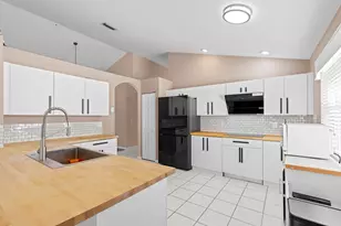 10217 Brookville Ln, Boca Raton, FL 33428 - Photo 7