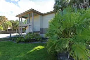 416 SE Flamingo Ave, Stuart, FL - Photo 1