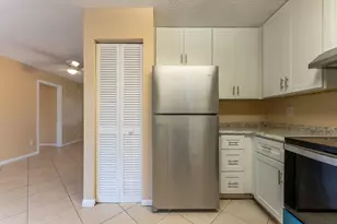 7370 Sunny Hills Terrace, Lake Worth, FL 33462 - Photo 5