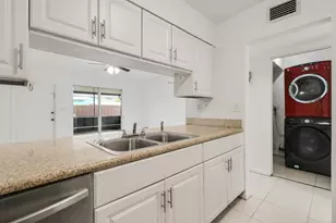 5816 S Bond Dr, West Palm Beach, FL 33415 - Photo 3