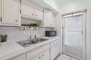 262 SE 9th Ave, Deerfield Beach, FL 33441 - Photo 7