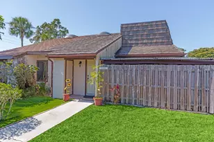 4236 Palm Bay Cir, West Palm Beach, FL 33406 - Photo 3