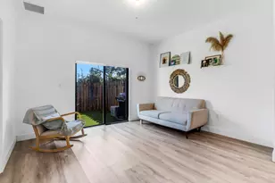 8015 NW 104th Ave, Doral, FL 33178 - Photo 11