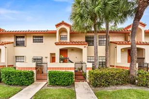 906 Congressional Way, Deerfield Beach, FL 33442 - Photo 1