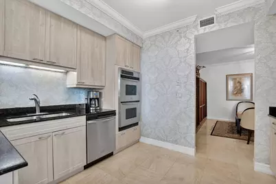 550 SE Mizner Boulevard #B307, Boca Raton, FL 33432 - Photo 19