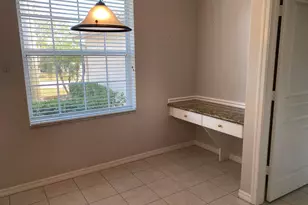 546 Waverly Cir, Port Saint Lucie, FL 34983 - Photo 9