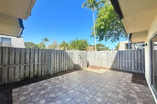 208 Lake Arbor Dr, Lake Worth Beach, FL 33461 - Photo 5
