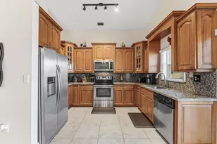 11827 SW 7th St, Pembroke Pines, FL 33025 - Photo 7