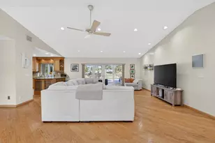 10185 Harbourtown Ct, Boca Raton, FL 33498 - Photo 7