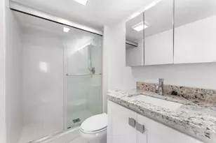 501 Blue Heron Dr, Hallandale Beach, FL 33009 - Photo 15