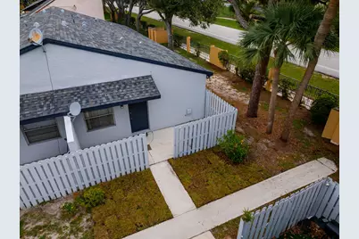 2007 Oleander Boulevard #Apt D, Fort Pierce, FL 34950 - Photo 3