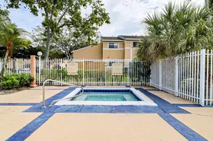 450 Palm Cir, Pembroke Pines, FL 33025 - Photo 57