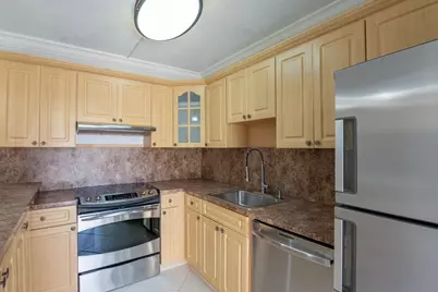 1700 Embassy Drive #305, West Palm Beach, FL 33401 - Photo 13