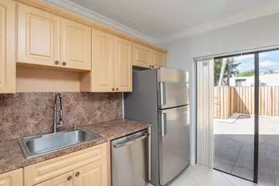 1700 Embassy Drive #305, West Palm Beach, FL 33401 - Photo 15