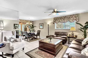 28 Colonial Club Dr, Boynton Beach, FL 33435 - Photo 3