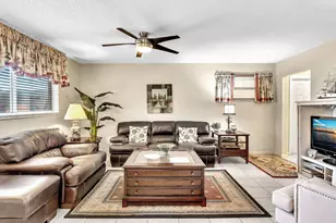 28 Colonial Club Dr, Boynton Beach, FL 33435 - Photo 5