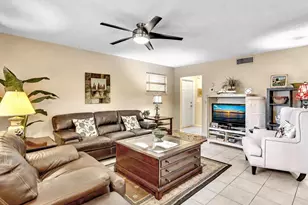 28 Colonial Club Dr, Boynton Beach, FL 33435 - Photo 3