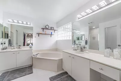 22740 E Royal Crown Terrace E, Boca Raton, FL 33433 - Photo 17