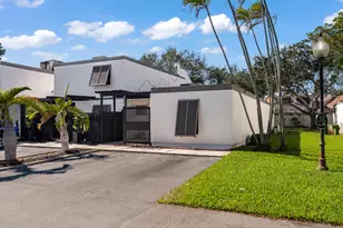 1340 E Golfview Dr, Pembroke Pines, FL 33026 - Photo 1