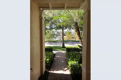 141 E Thatch Palm Circle, Jupiter, FL 33458 - Photo 3